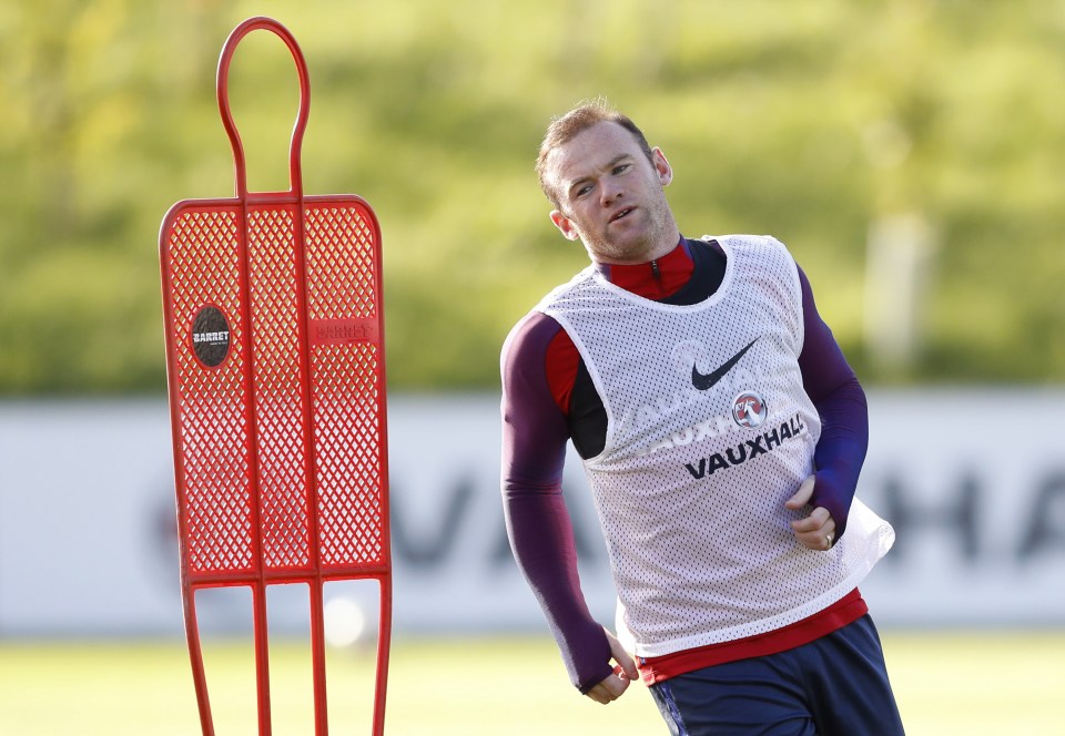  Wayne Rooney will remain as England captain during Gareth Southgate's reign