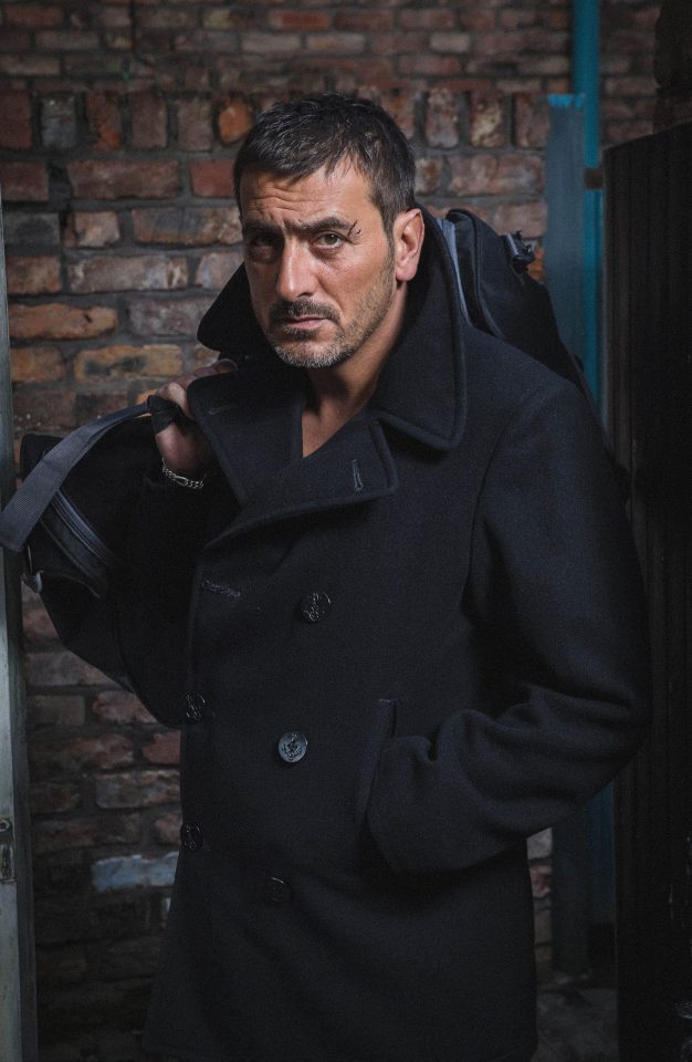 Peter Barlow Chris Gascoyne) is also returning to Coronation Street 