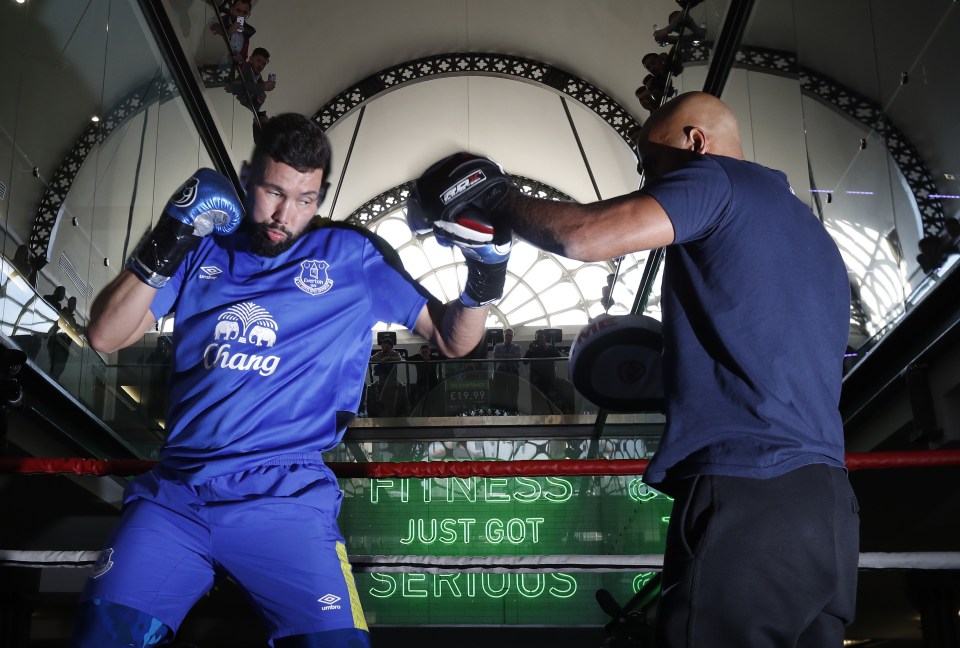  Bellew and BJ Flores (r) go head to head at the Liverpool arena on Saturday night