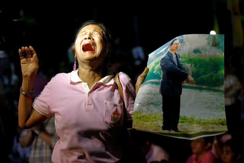  A Thai woman cries uncontrollably after hearing the sad news