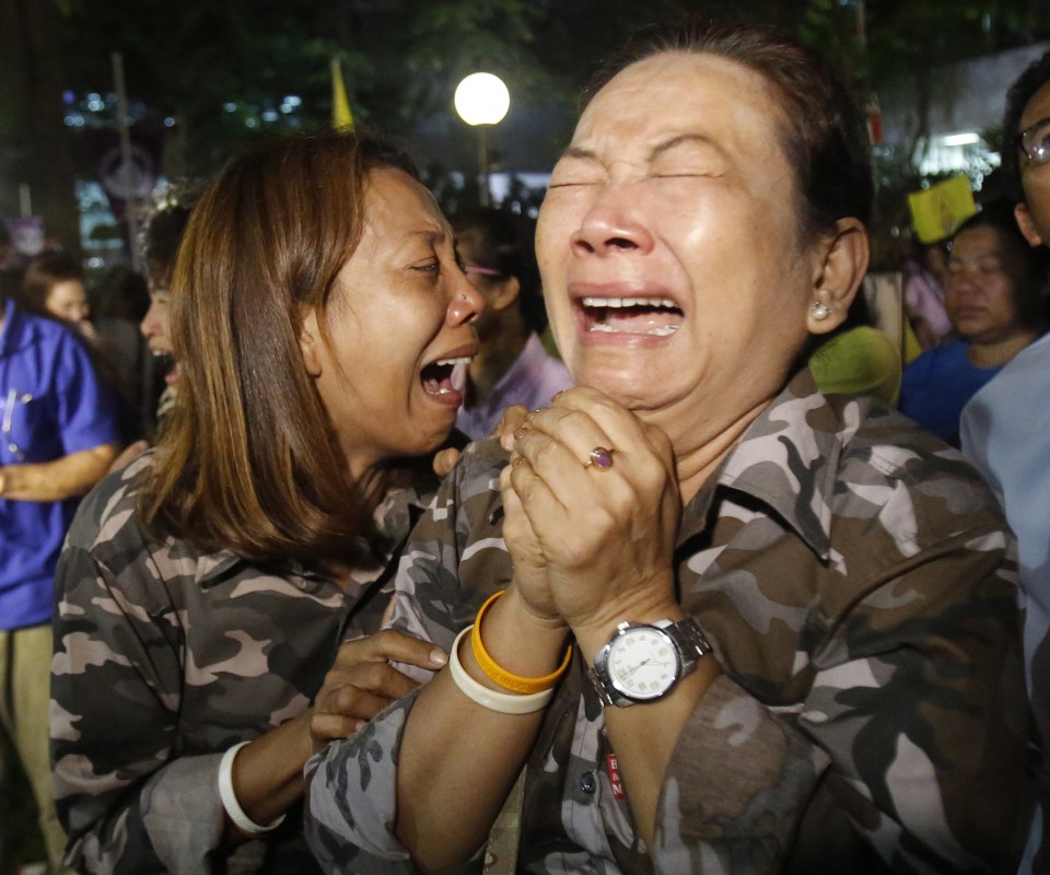  Two women weep at news of their fallen King