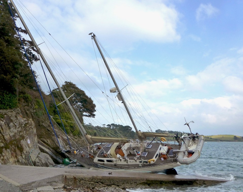  A local walker took a series of pictures of the shipwreck on the beach near the port of Falmouth