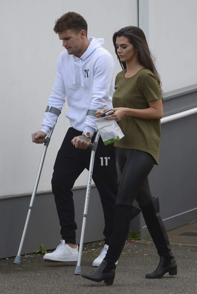  His beautiful girlfriend rocked a khaki top and leather look leggings