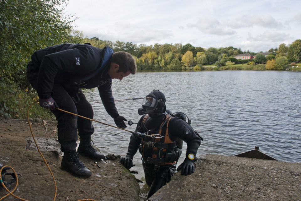  Specialist officers trawl Surrey lake in hunt for clues over the murder of Robyn Mercer