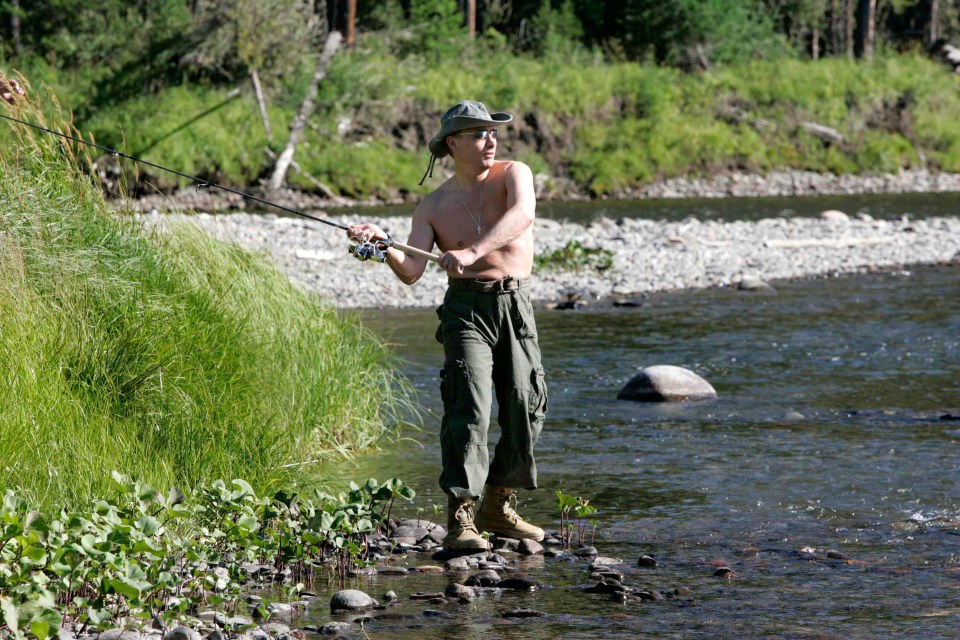  Putin casts off while fishing in Siberia in 2009