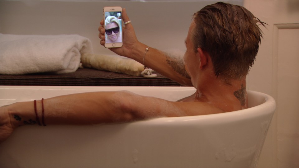 Bobby calls Gemma from in the bath