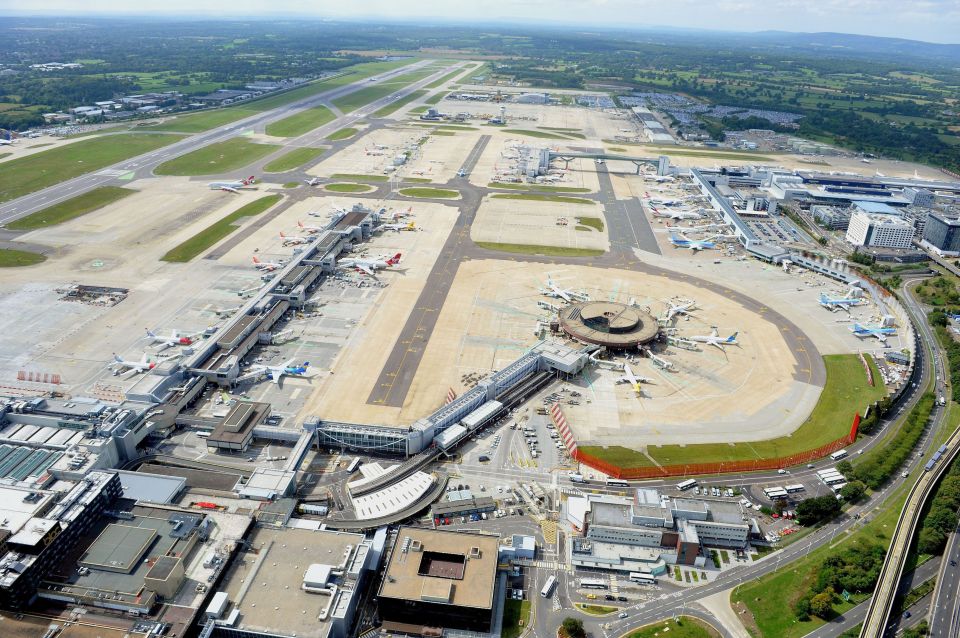  Gatwick Airport execs are planning a last-ditch attempt to influence the decision on airport expansion