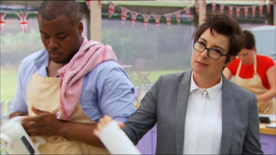  Sue grabbed the kitchen roll to help the baker deal with the heat