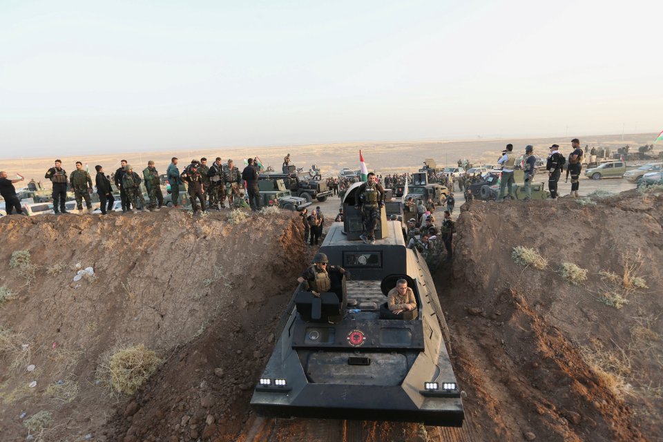  Peshmerga forces gather north of Mosul during today's advances