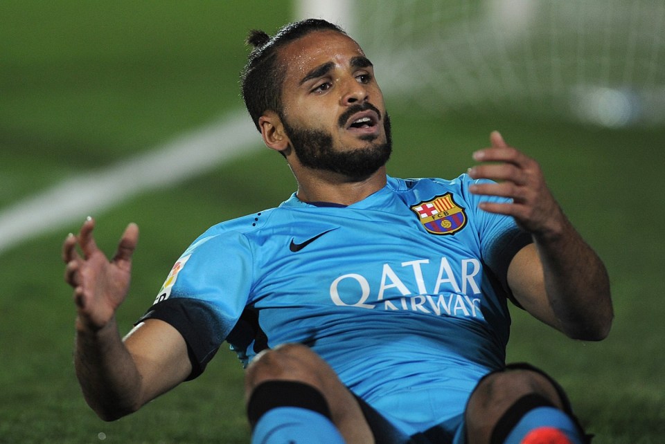  Douglas plays against Villanovense in the Copa del Rey