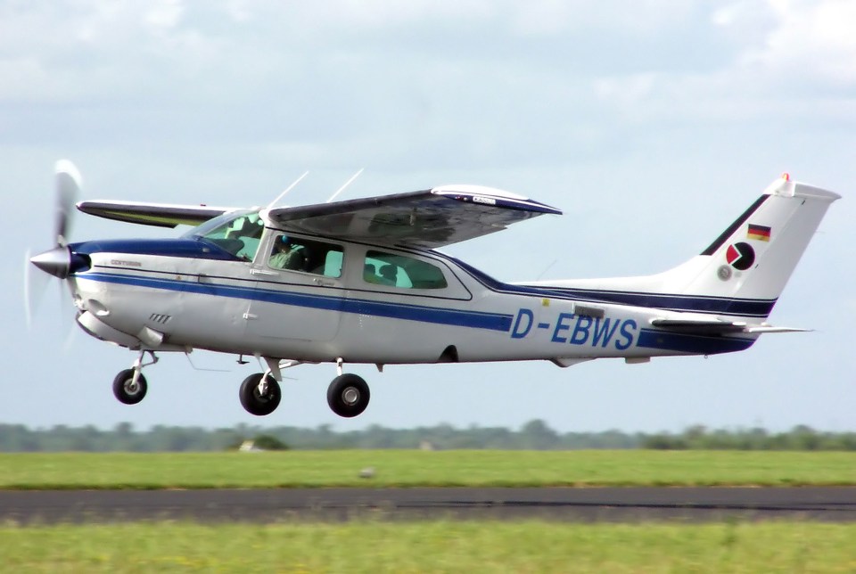  Four film crew and a pilot survived when a Cessna 210 Centurion like this one came down in the sea five miles off Tambor in Costa Rica