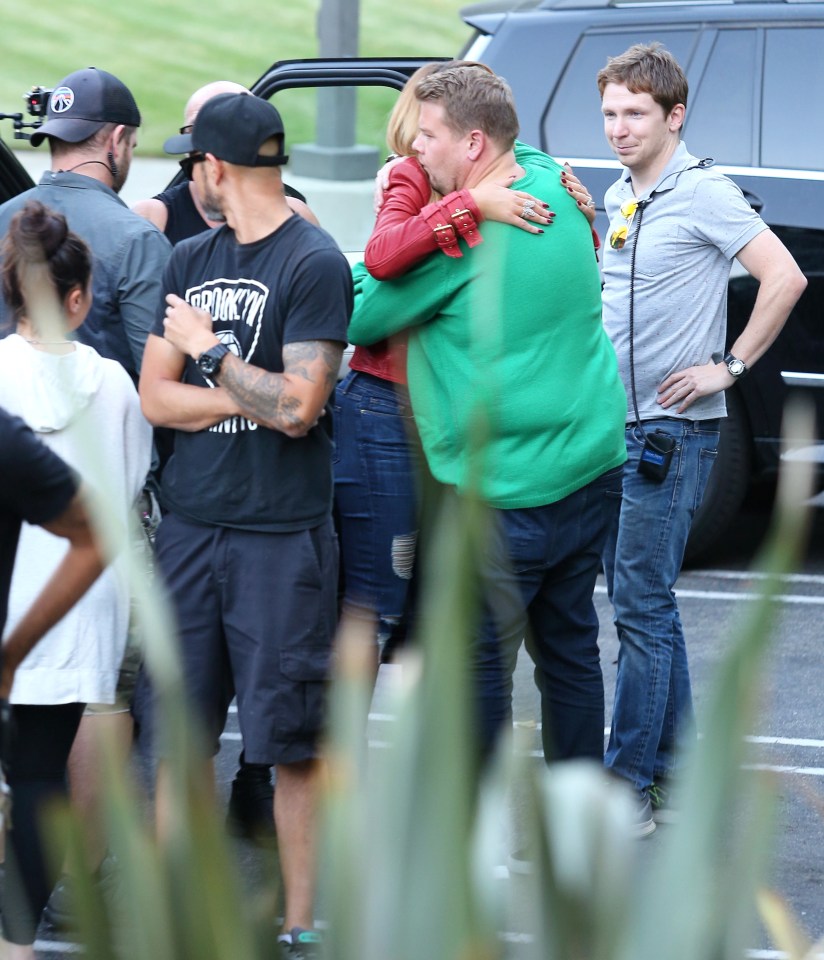  The talk show host and pop diva greeted each other with a warm hug