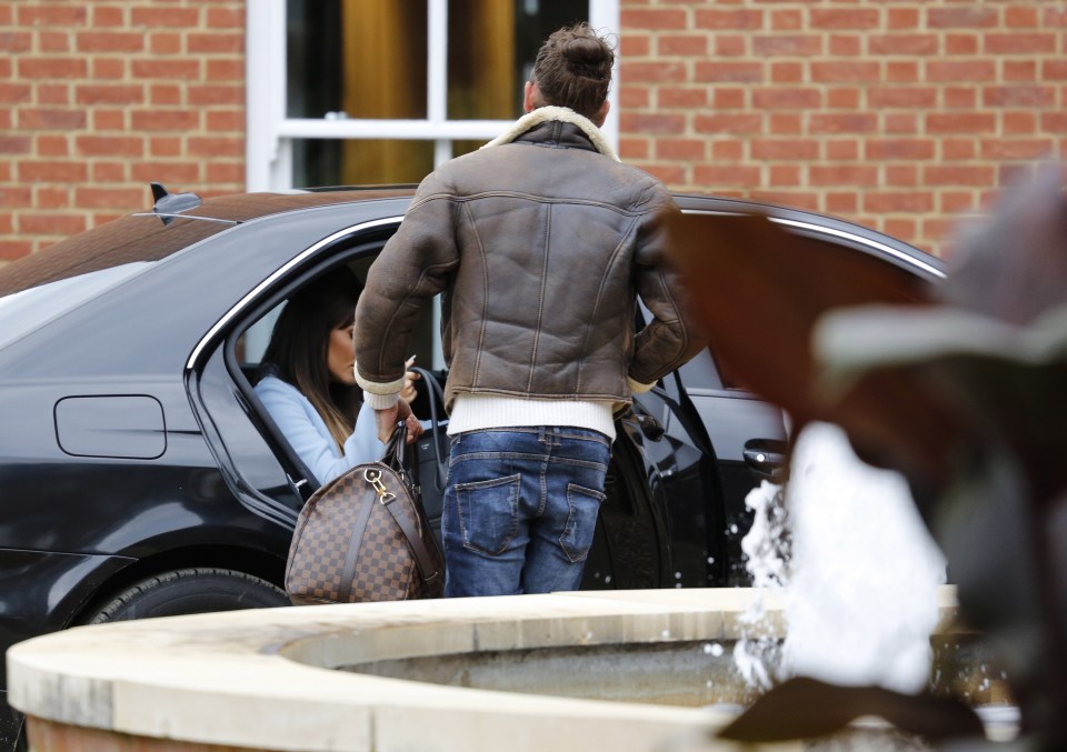 FAMEFLYNET - Exclusive: TOWIE Star Pete Wicks Seen Waiting For Ex Girlfriend Megan McKenna To Arrive At A Spa in London.