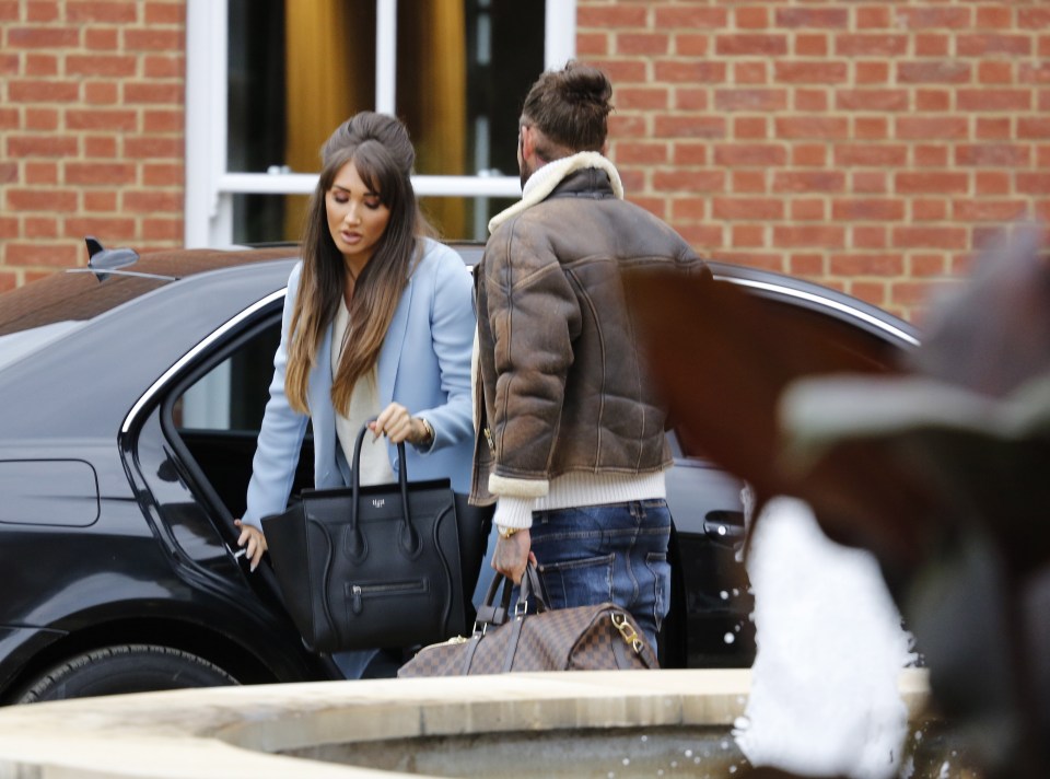 FAMEFLYNET - Exclusive: TOWIE Star Pete Wicks Seen Waiting For Ex Girlfriend Megan McKenna To Arrive At A Spa in London.