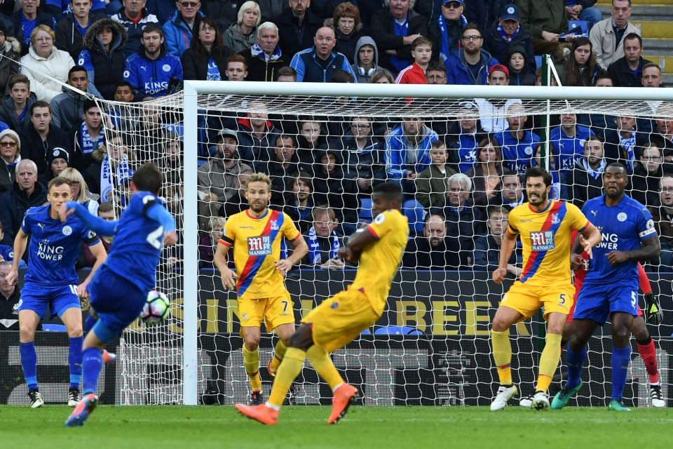  Christian Fuchs scored a fine solo effort to make it 3-0 at the time to Leicester