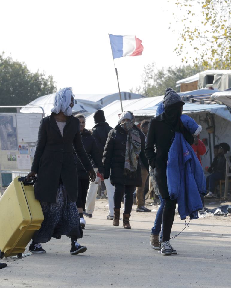  About 5000 people are estimated to be in Calais