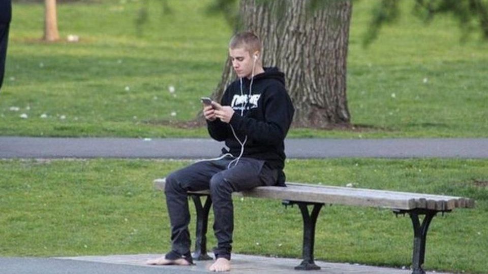  Shortly after Bieber had an unpleasant encounter with fans in the park, he announced he wouldn't be taking photos with fans anymore