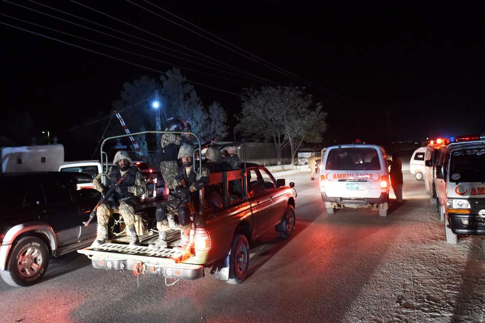  Pakistani army soldiers arrive at the Balochistan Police Training College in Quetta following the attack