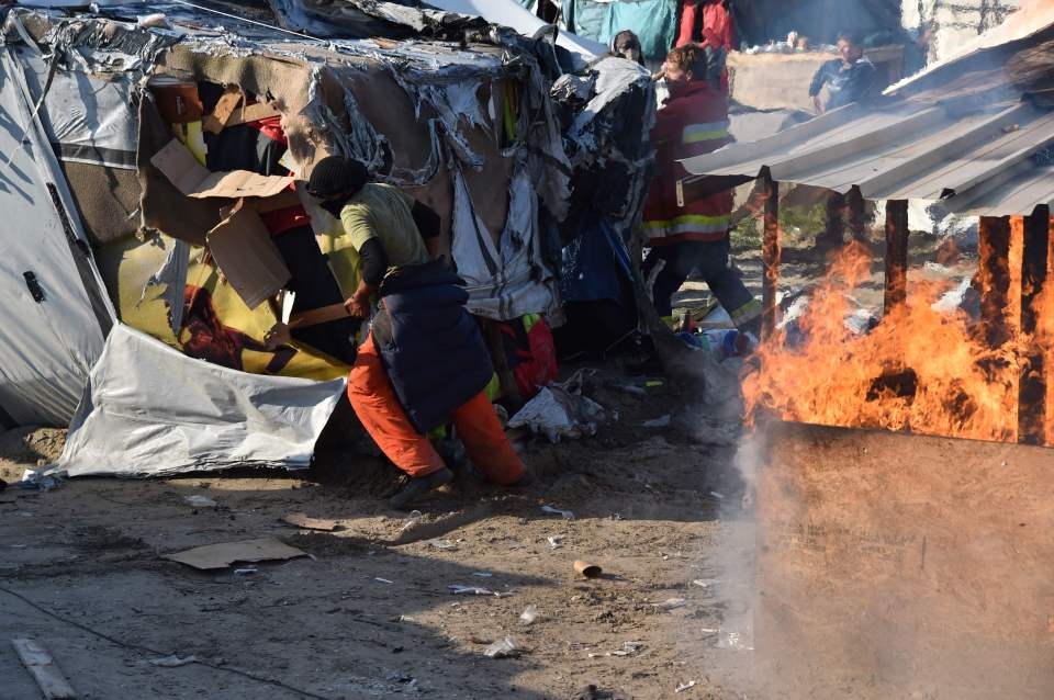  Thousands of migrants will be sent by bus to other areas of France