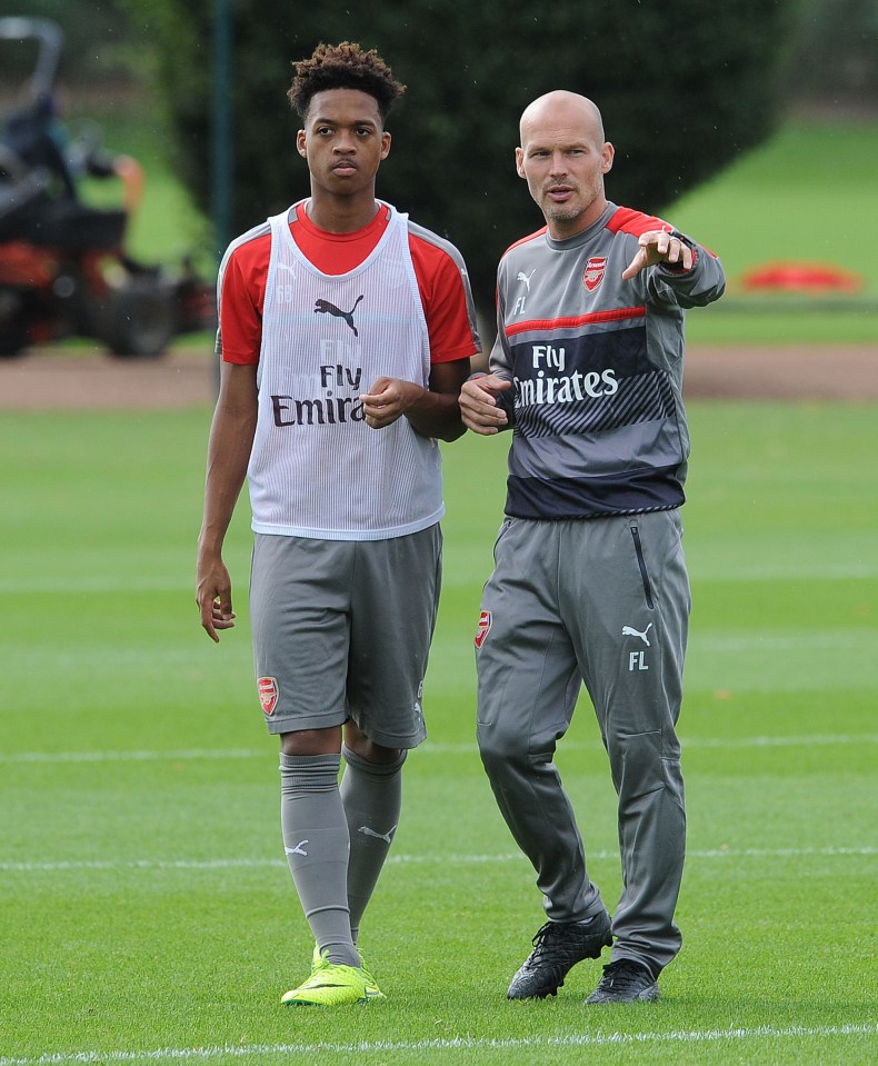  Chris Willock with legendary winger Freddie Ljungberg