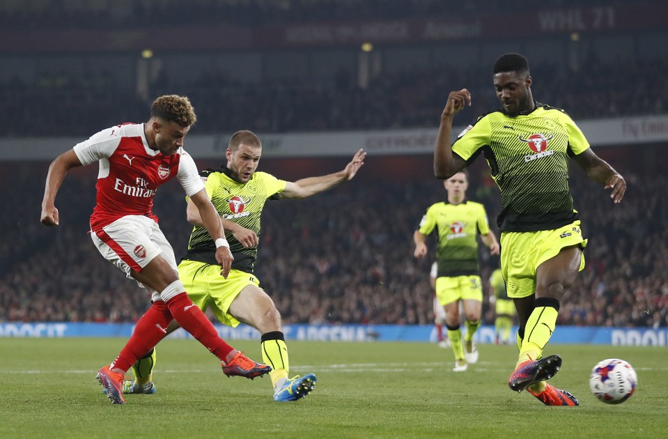  Alex Oxlade-Chamberlain scores for Arsenal to send the visitors through in the EFL Cup