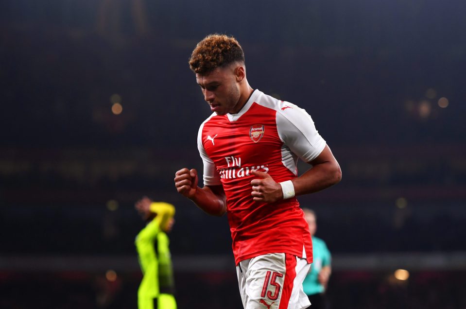  Oxlade-Chamberlain celebrates his opening goal against Reading