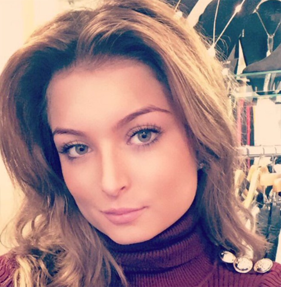  Zara Holland shows off her new brunette hairdo