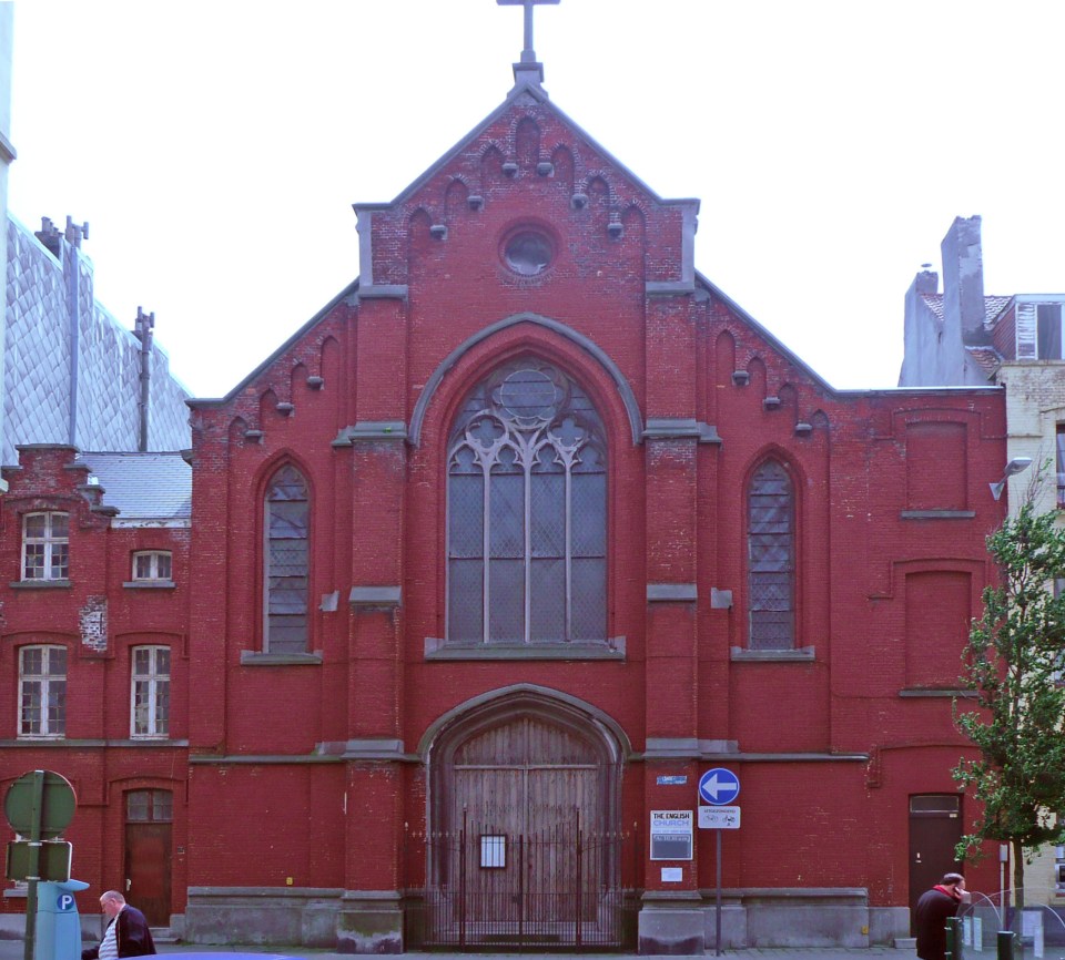  The Rev worked at the En­glish Church in Ostend from 2003 to 2005