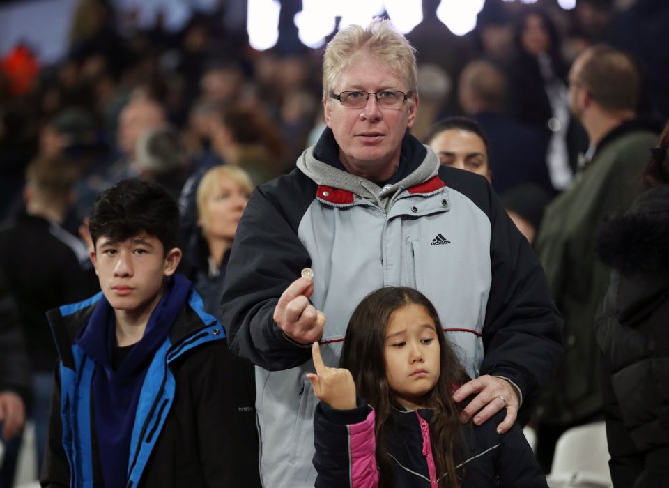  The father holds a coin that hit his young daughter