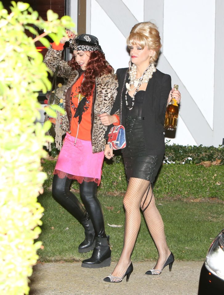  Jessica Alba and her friend dressed up as Eddie and Patsy from Ab Fab