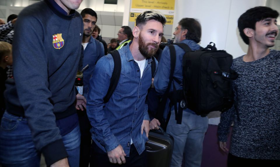  Messi arrives at Manchester airport ahead of Tuesday's clash