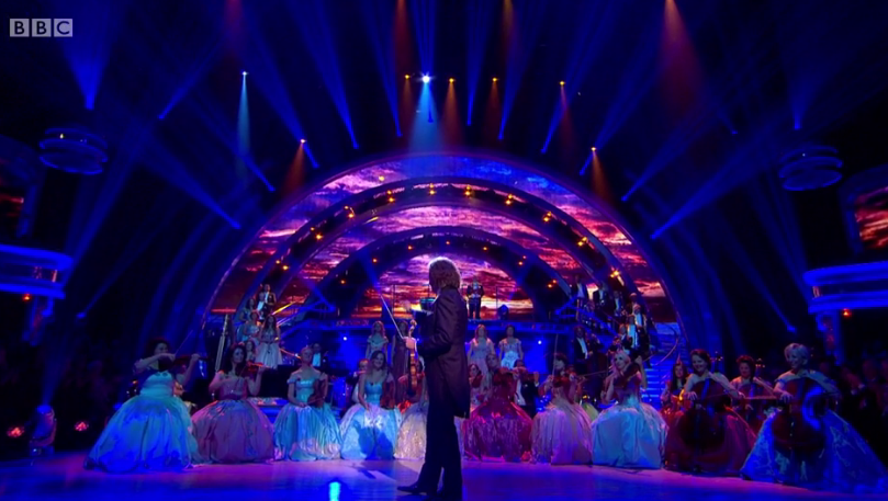  André Rieu's orchestra performed the famous Leonard Cohen classic