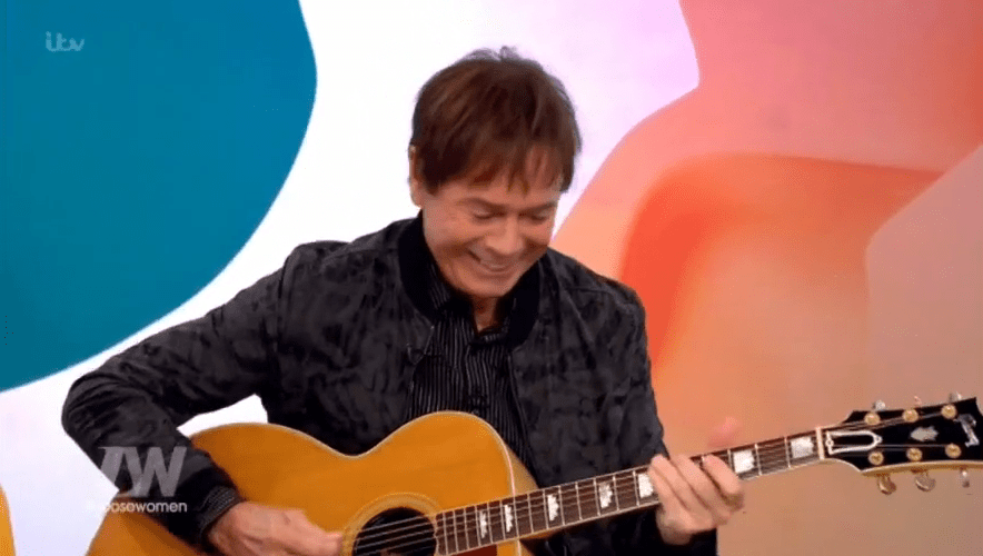  Cliff treated viewers to an impromptu concert