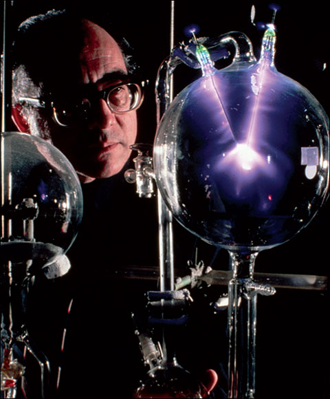  Stanley Miller, pictured next to a replica of his famous experiment, in the 1990s.