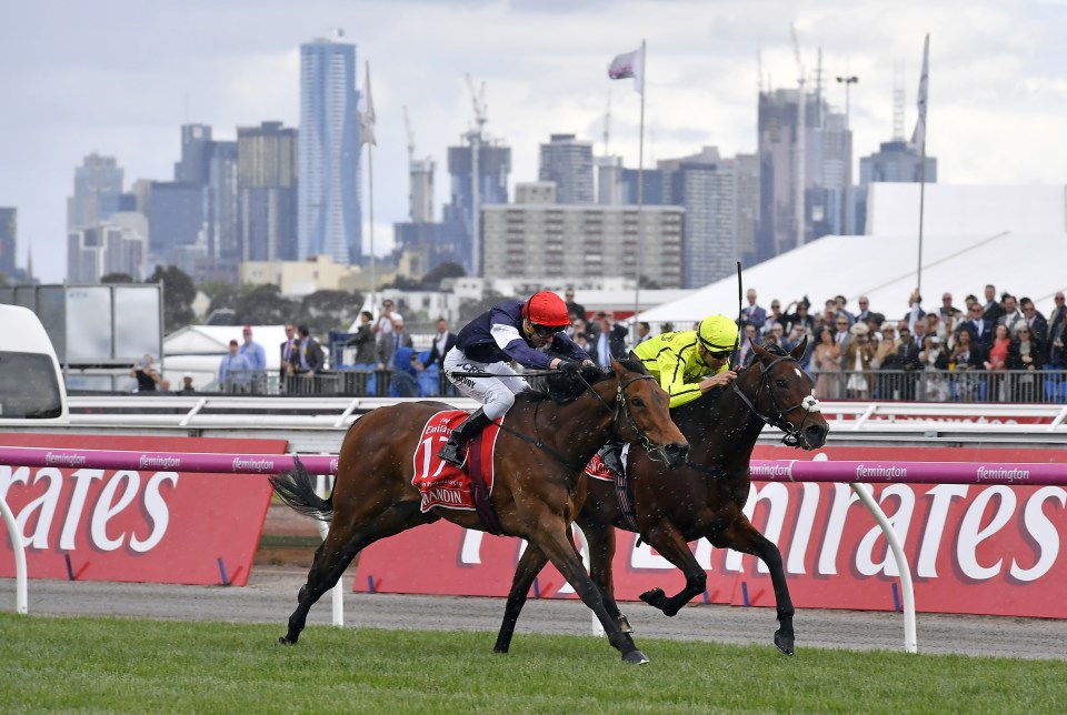  Almandin (left) just gets the better of Heartbreak City