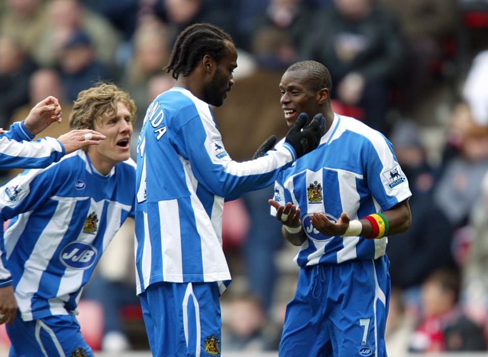  Henri Camara celebrates with Jimmy Bullard and Pascal Chimbonda during Whelan's reign