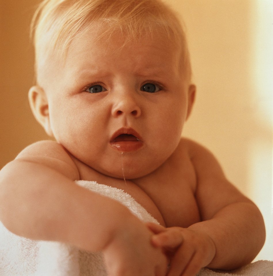  The average weight for a newborn boy is 7 lb 8 oz and for a girl 7 lb 4 oz - a baby is obese if it weighs 9 lb 15 oz or more