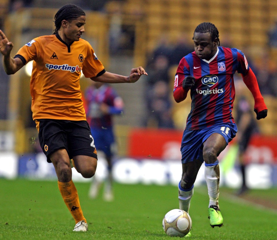  Wolves' Michael Mancienne and Crystal Palace's Victor Moses in 2010