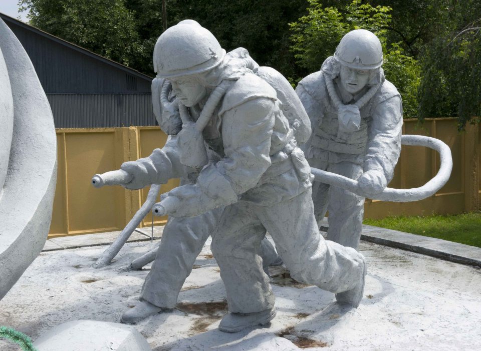  Memorial to the firefighters who died battling the disaster