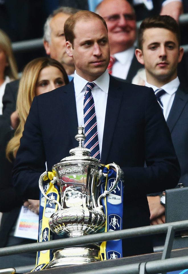  FA has only allowed England squad to wear black armbands with poppies on