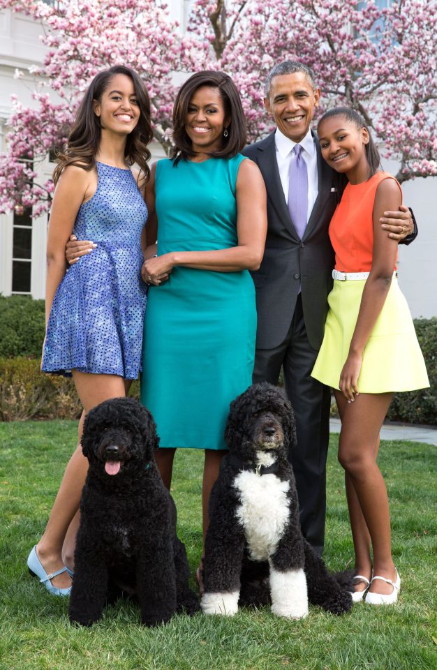  The Obama family with Sunny and Bo