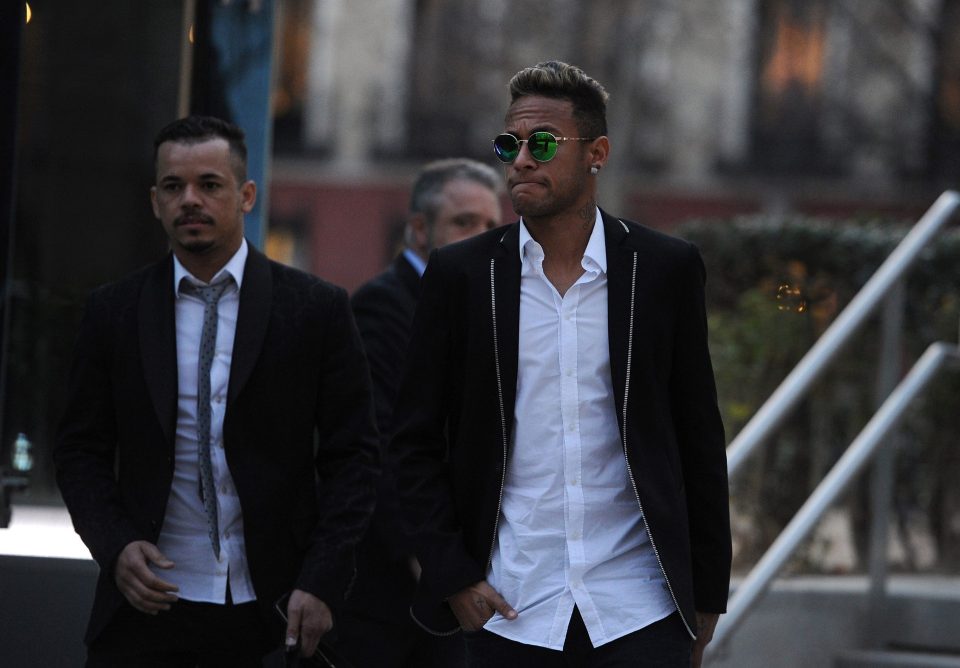  Neymar outside court as the battle with DIS over move to Barcelona intensifies