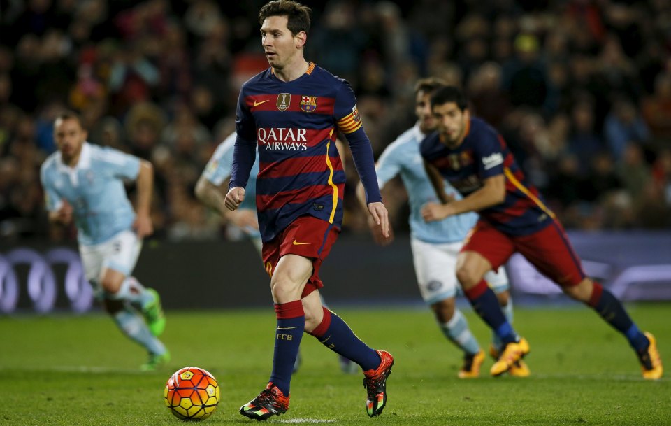 Football Soccer - Barcelona v Celta Vigo - Spanish Liga BBVA - Camp Nou stadium, Barcelona - 14/2/16Barcelona's Lionel Messi takes a penalty to assist Luis Suarez to score a goal against Celta Vigo. REUTERS/Albert Gea