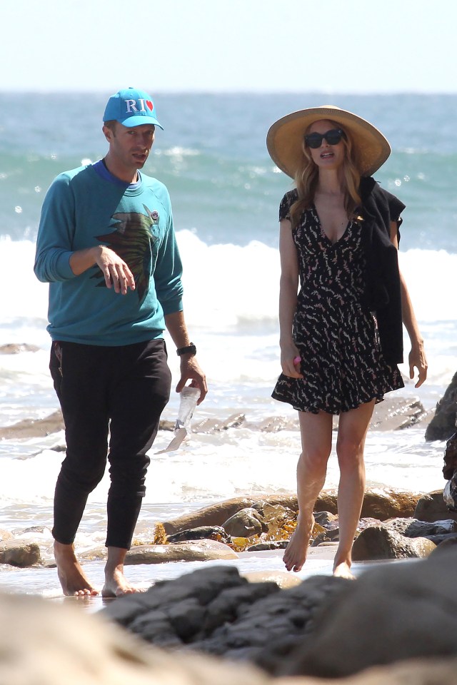  Chris Martin with actress girlfriend Annabelle Wallis