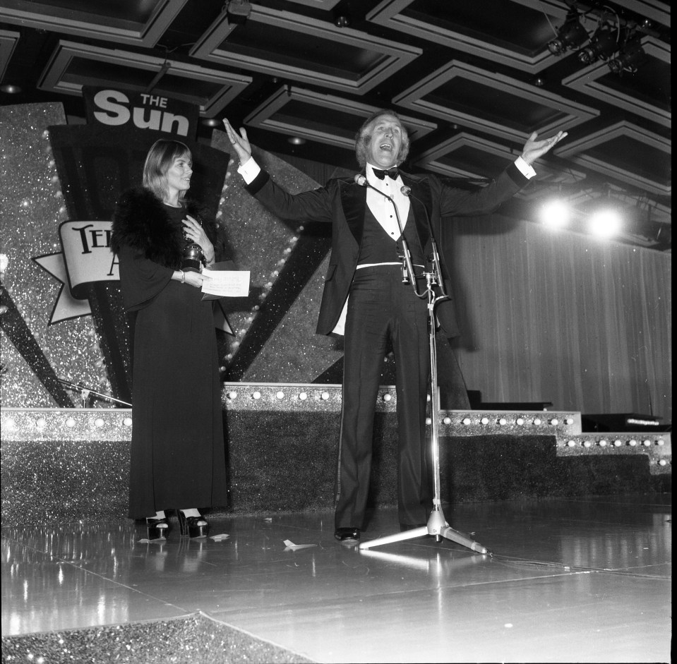  Bruce Forsyth on stage at The Sun TV Awards, 1976