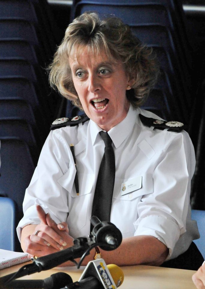 Actinag Chief Constable Sue Sim Sits In On An Open Police Briefing At The Jubilee Community Centre In Rothbury. Police Officers Hunt For Missing Raoul Moat In Rothbury Northumberland. Raoul 37 Shot Himself After Being Cornered Close To The River Coque