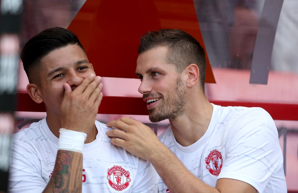  There are some rare photos of Marcos Rojo and the United team smiling this season