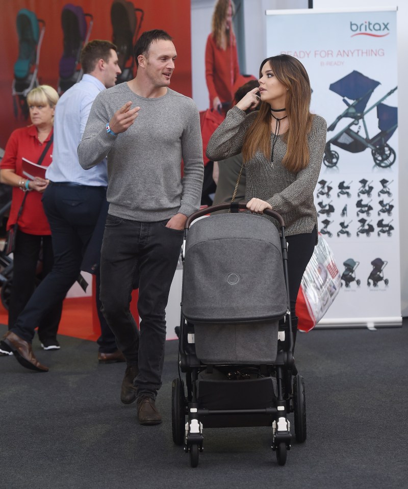  Maria and Kelvin hit the shops with baby Evie