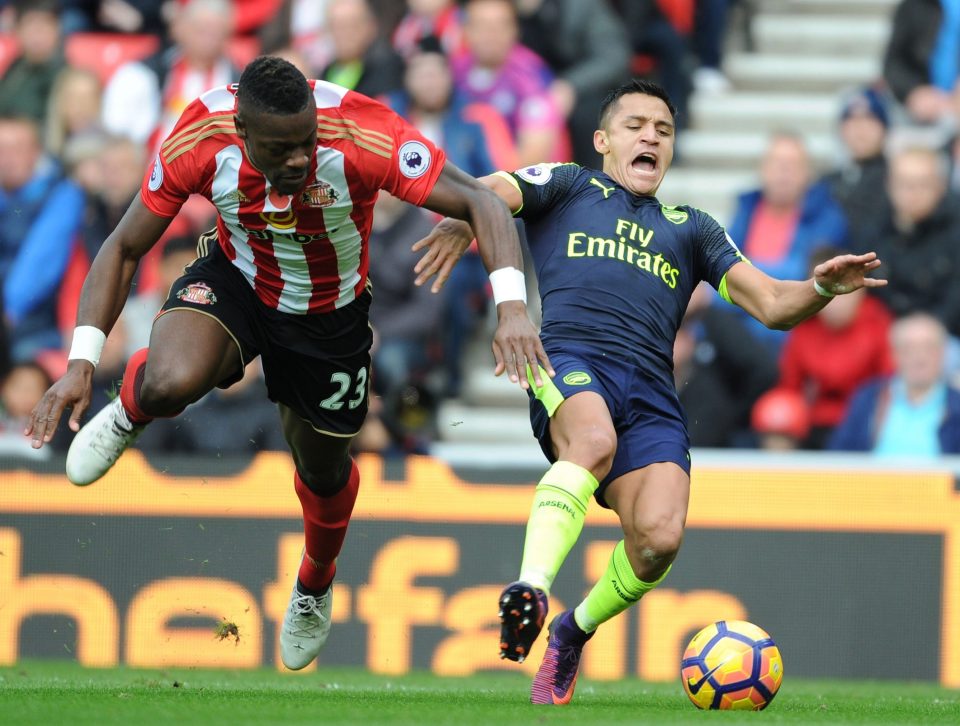  Lamine Kone fouls Arsenals Alexis Sanchez