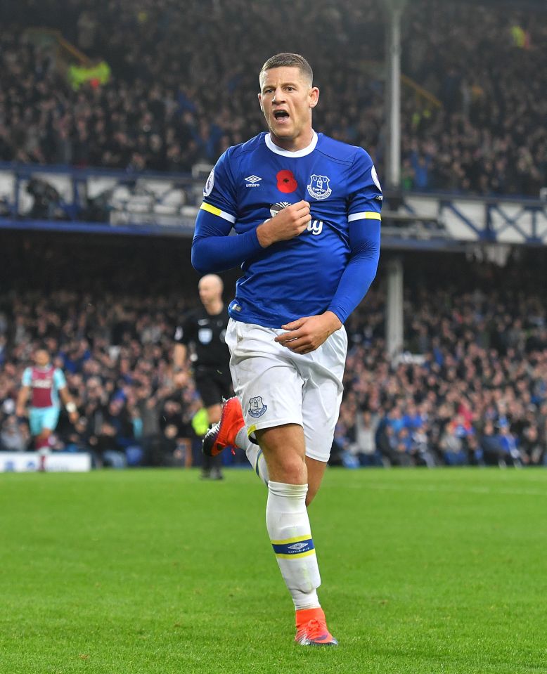  Everton's Ross Barkley with a poppy proudly displayed on his shirt